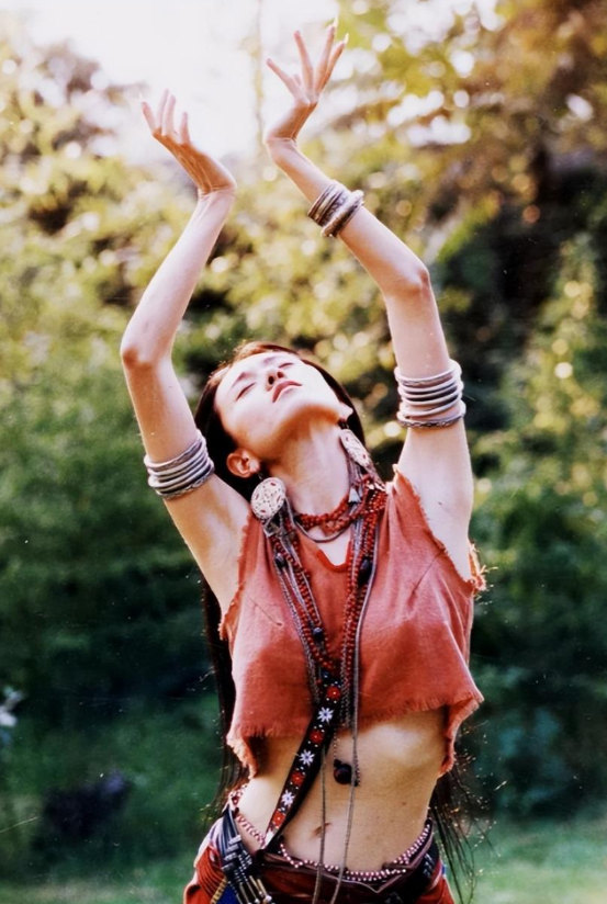 杨丽萍舞伴从39楼跳下,年仅44岁!杨丽萍愿天堂再舞《雀之恋》