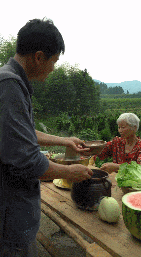 "古法工匠"彭传明:被网友求着接广告,唯一配得上李子柒的男人