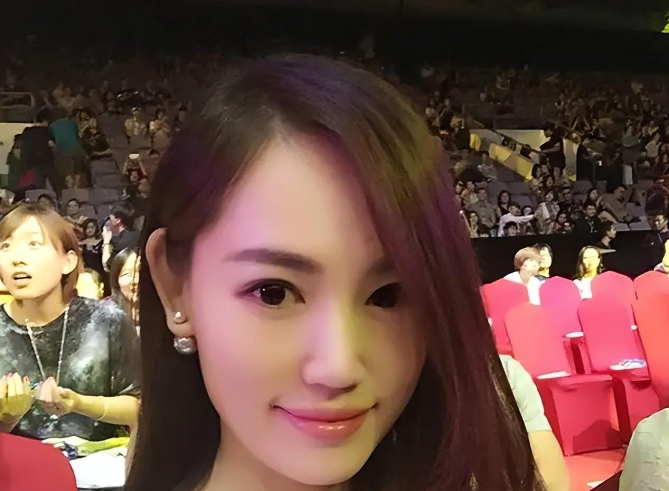 时隔多年后,再看马蓉现状,当时有多享受,现在就有多卑微