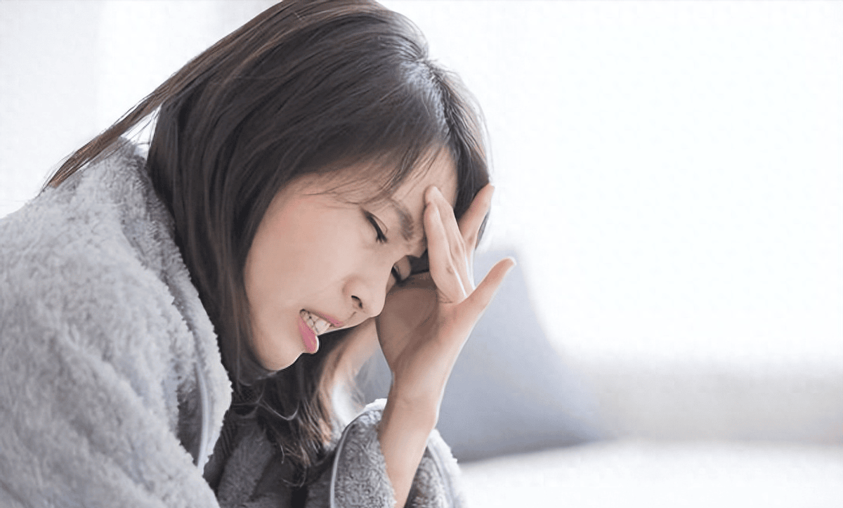 丈夫怀疑妻子存私房钱给初恋,妻子拒不承认,还怪丈夫不够体贴