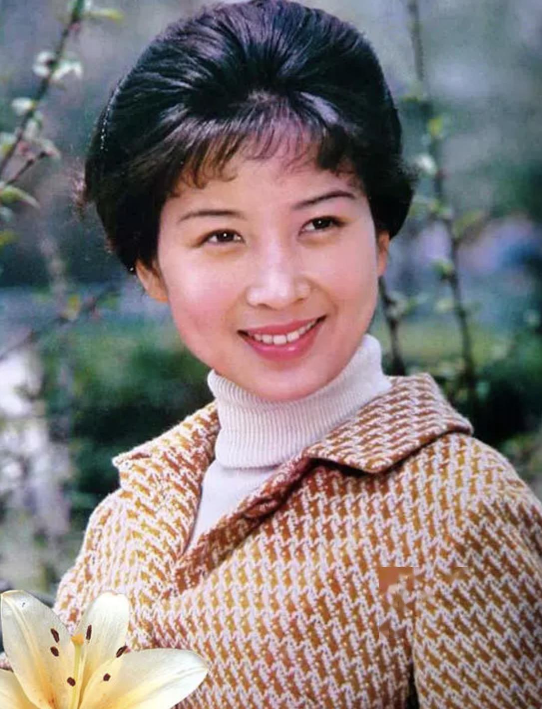 1954年出生的女明星图片