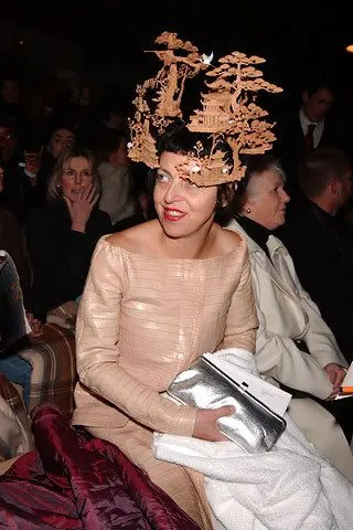 她是时尚圈最疯"假名媛",5次自杀,如今被拍成了纪录片