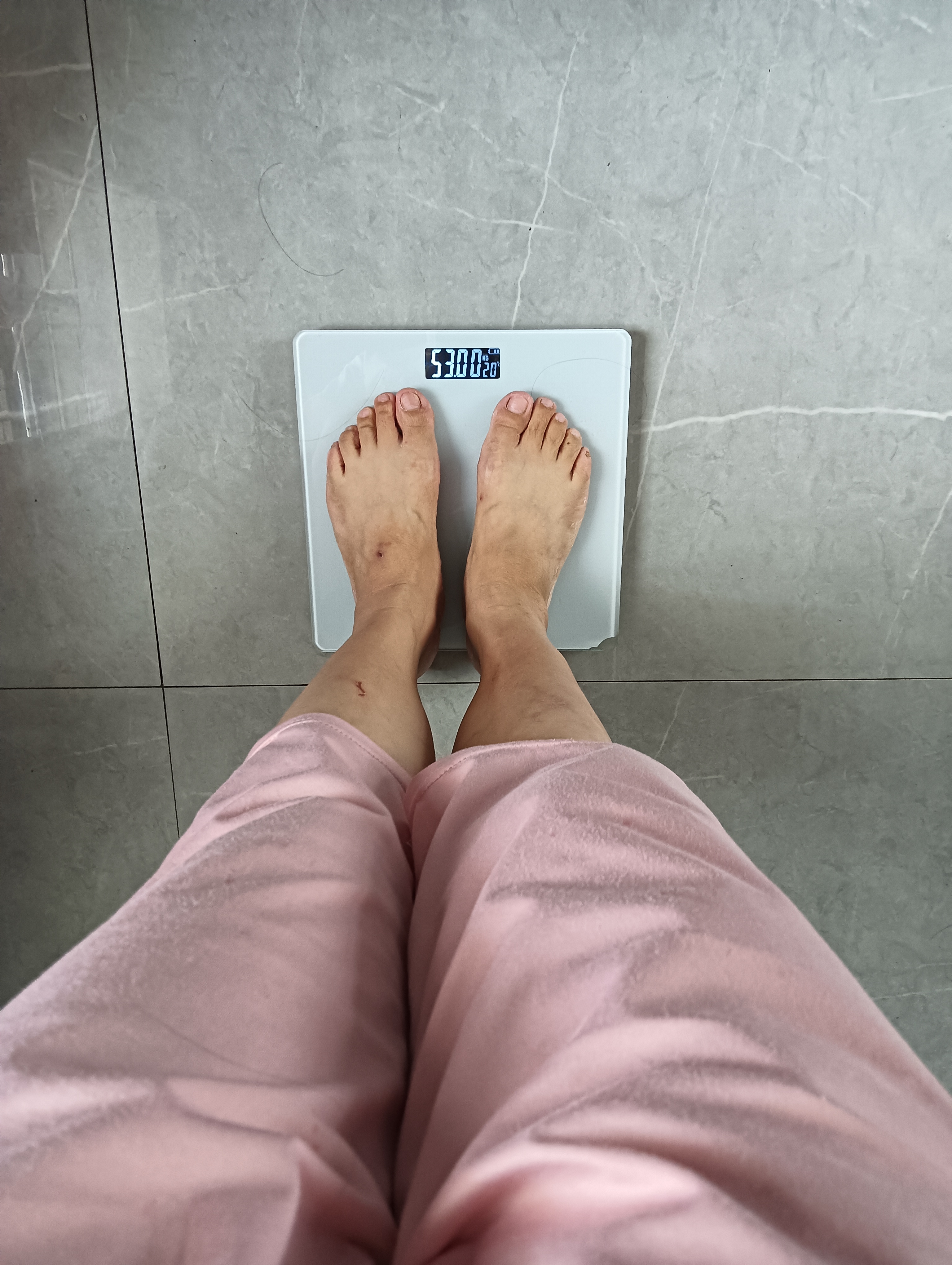 头痛,之前我自己要考试没空让她做数学练习,吓 体重照片脚掌好看