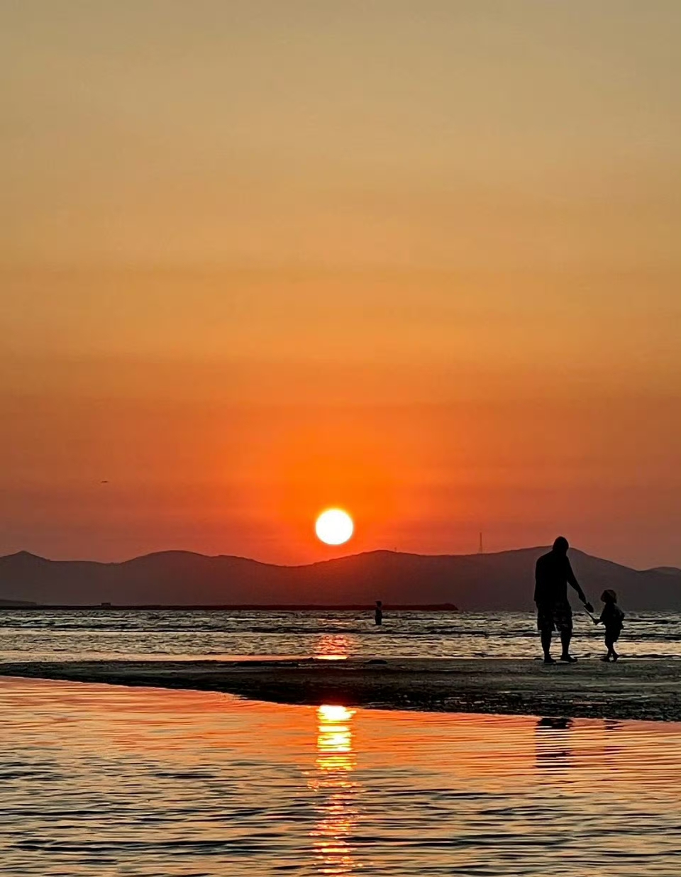 夏家河子海滨浴场 位置:位于大连西边,是观赏日落的绝佳地点