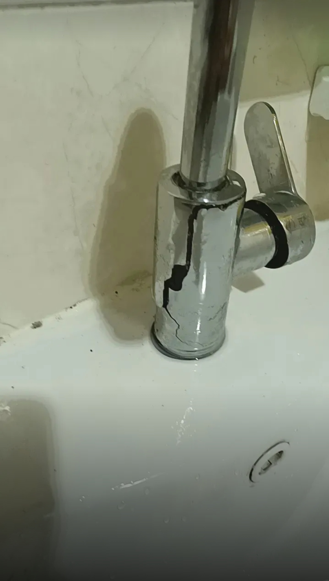 看来,市面上的全铜水龙头,如果价格低于400元,恐怕都是言过其实.