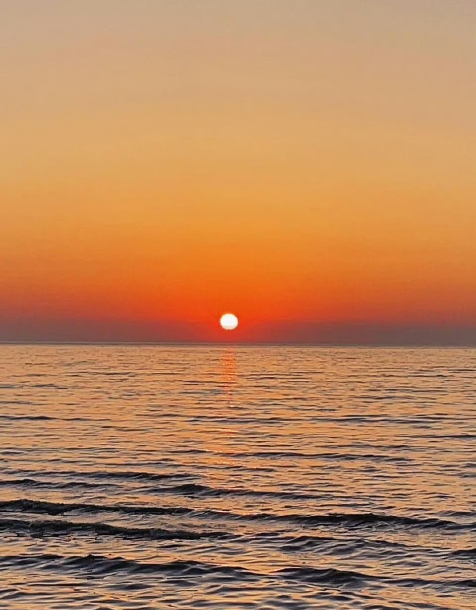 夏家河子海滨浴场 位置:位于大连西边,是观赏日落的绝佳地点