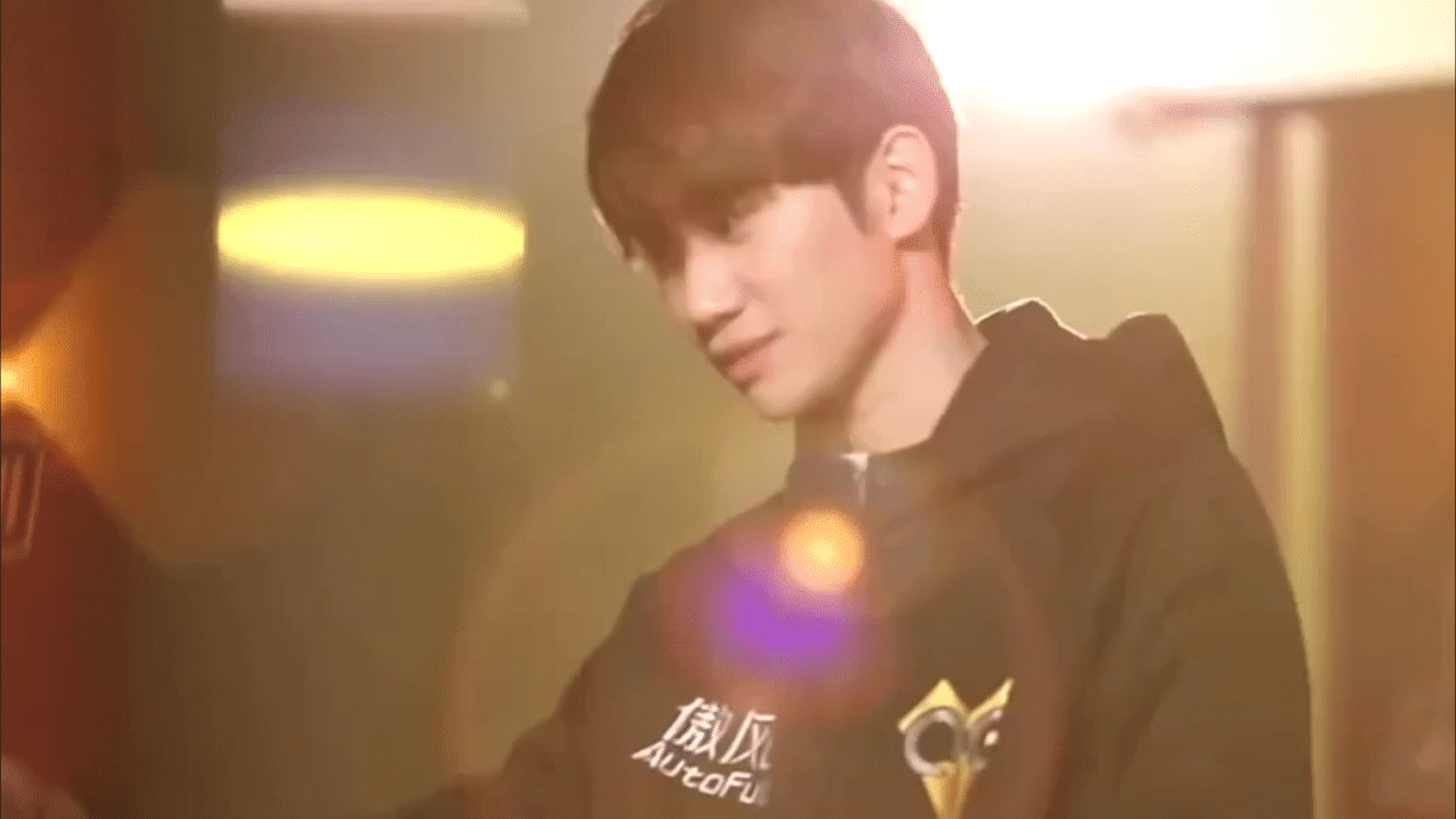 doinb作为曾经的冠军中单,离开赛场已经好久了,虽然他没有宣布退役