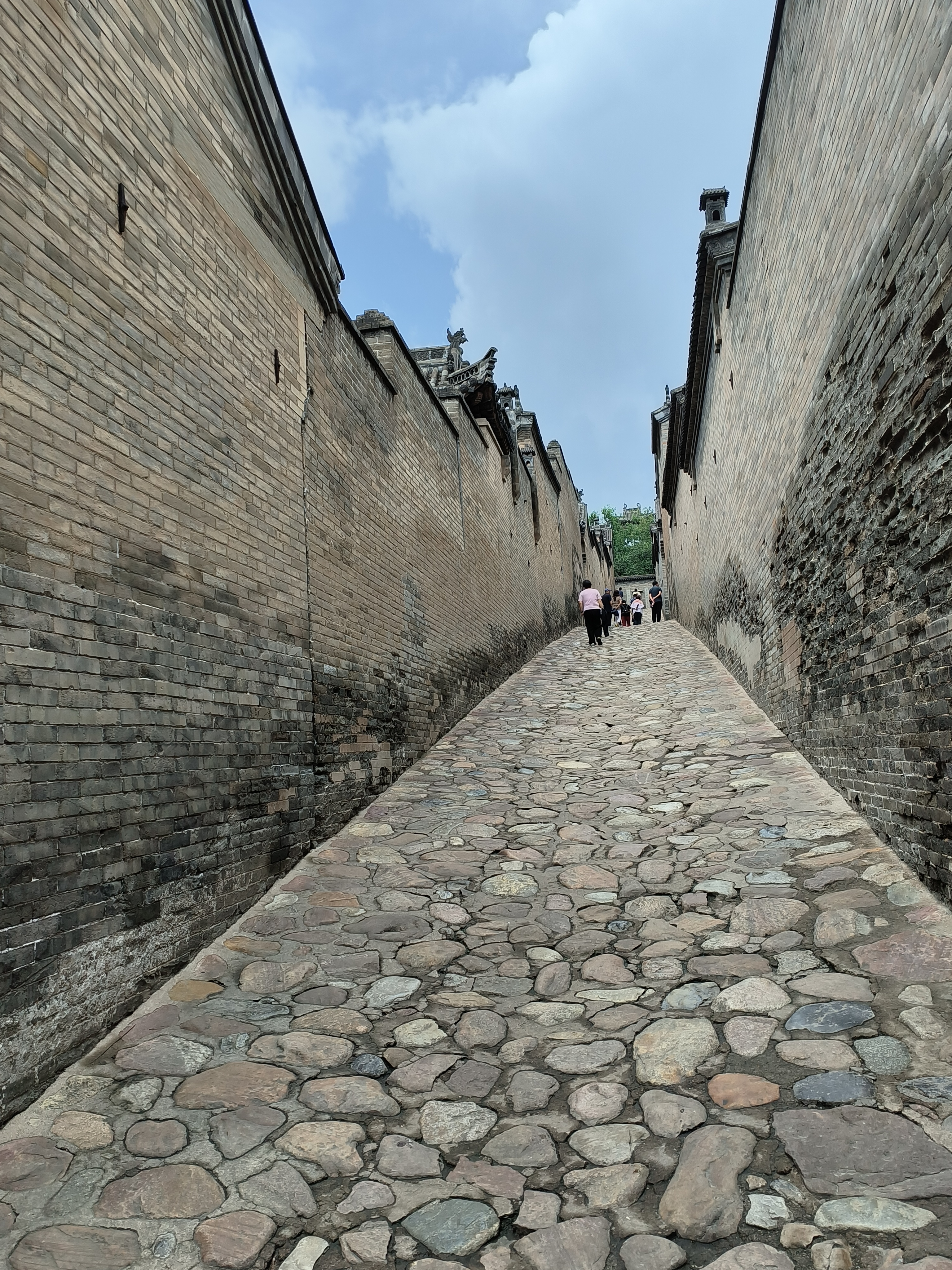 姓王的先辈们真是积累了巨额的财富,王姓的人在历史上曾经展现出了