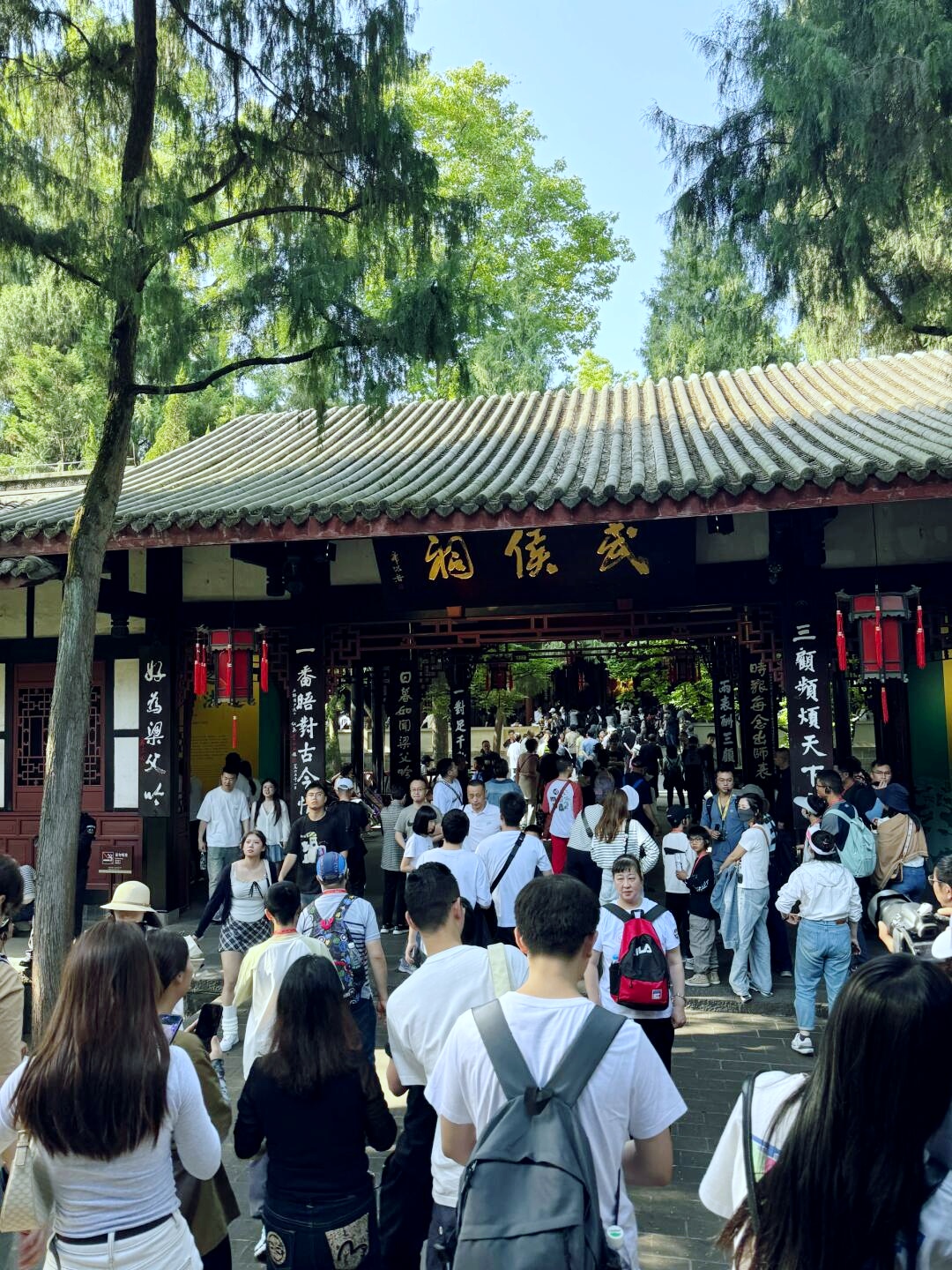 这武侯祠,占地面积可是不小,足足有15万平方