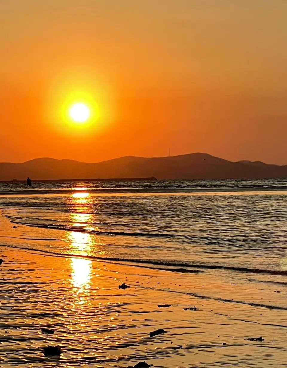 夏家河子海滨浴场 位置:位于大连西边,是观赏日落的绝佳地点