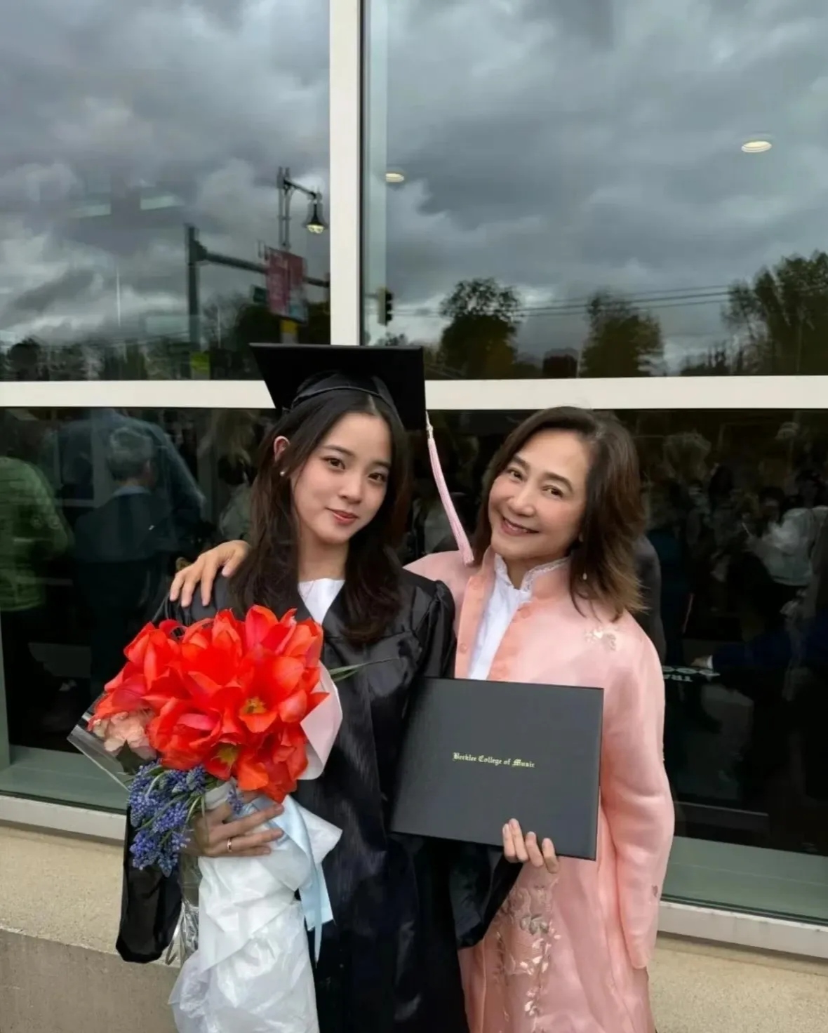 欧阳娜娜晒出海边泳装照,大秀性感好身材!