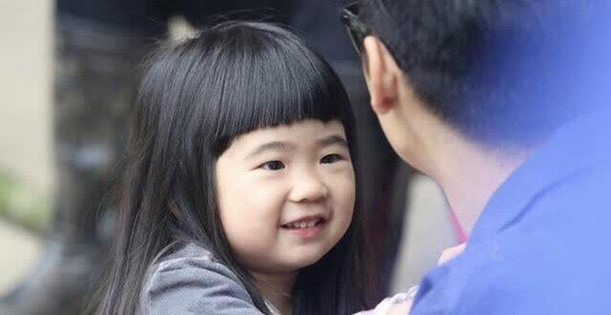 曹格女儿曹华恩小时候与现在