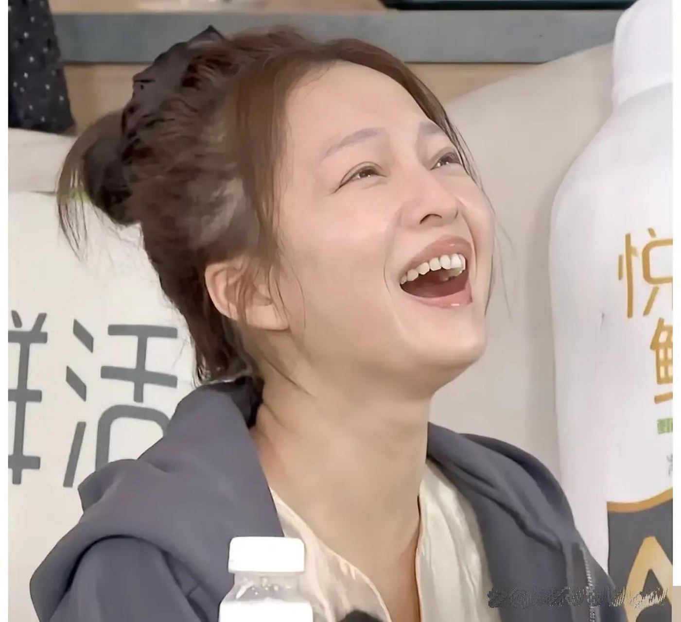 42岁的张韶涵在《青春环游记五》中素颜接受采访