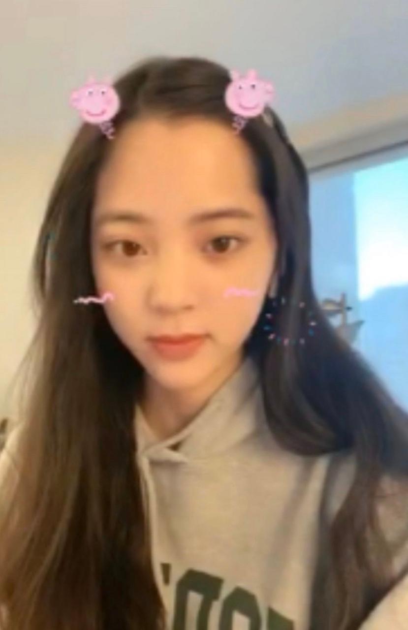 欧阳娜娜素颜直播