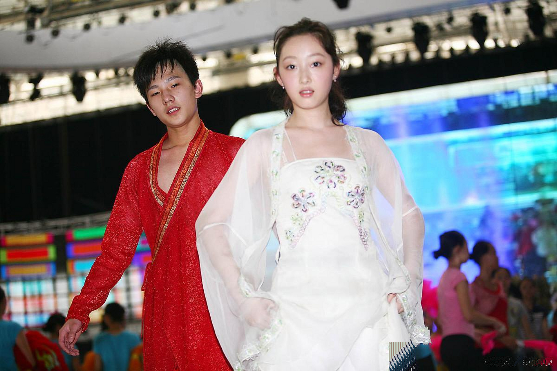 当年的杨洋和蒋梦婕,看起来都好青涩!