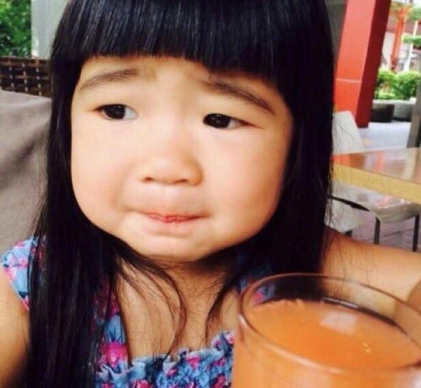 曹格女儿曹华恩小时候与现在