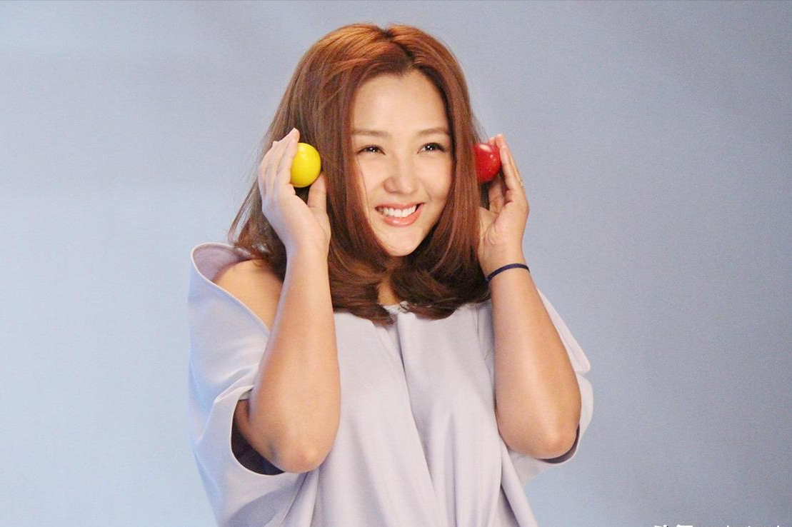 过气女明星窘况:街边卖唱,卑微求工作!都是自己作的!