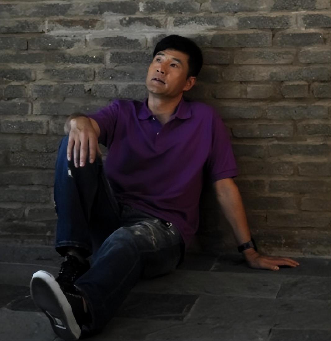 于荣光:与初恋恩爱35年,为何到了63岁,妻子狠心与他分道扬镳