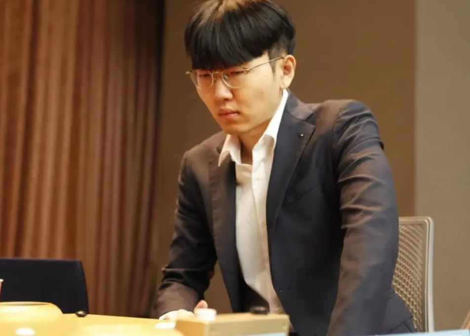 杨鼎新惨败止步20强 申真谞爆冷无缘决赛 辜梓豪不敌黑马