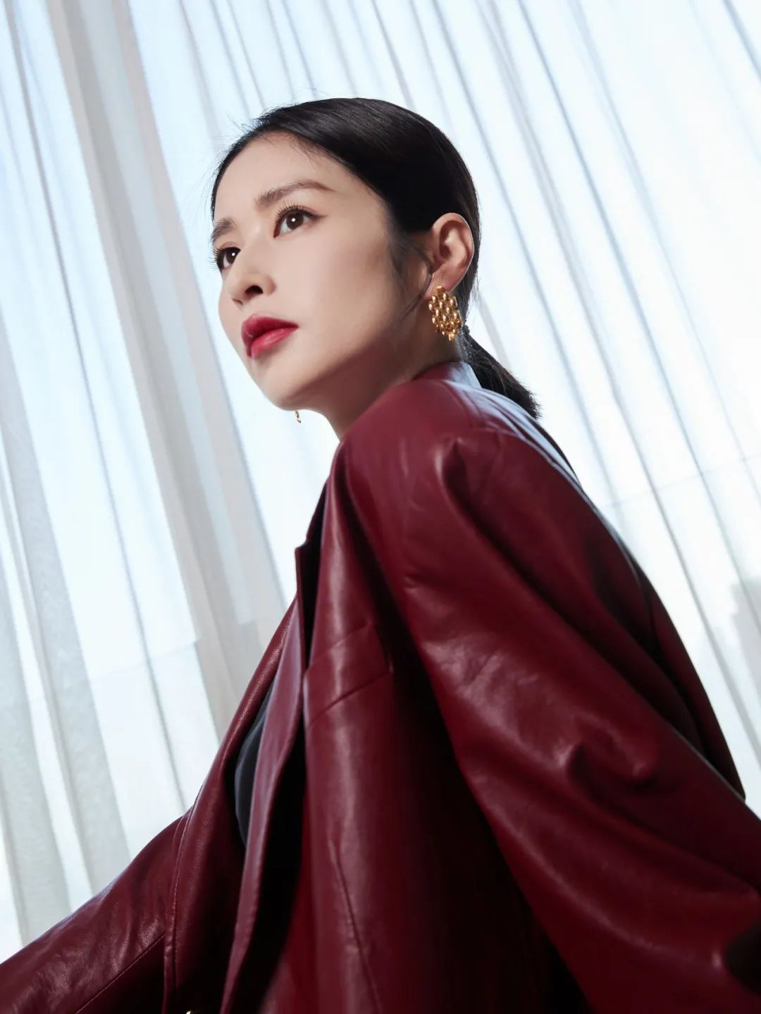 颖儿:皮衣美腿下的高冷气质 御姐范