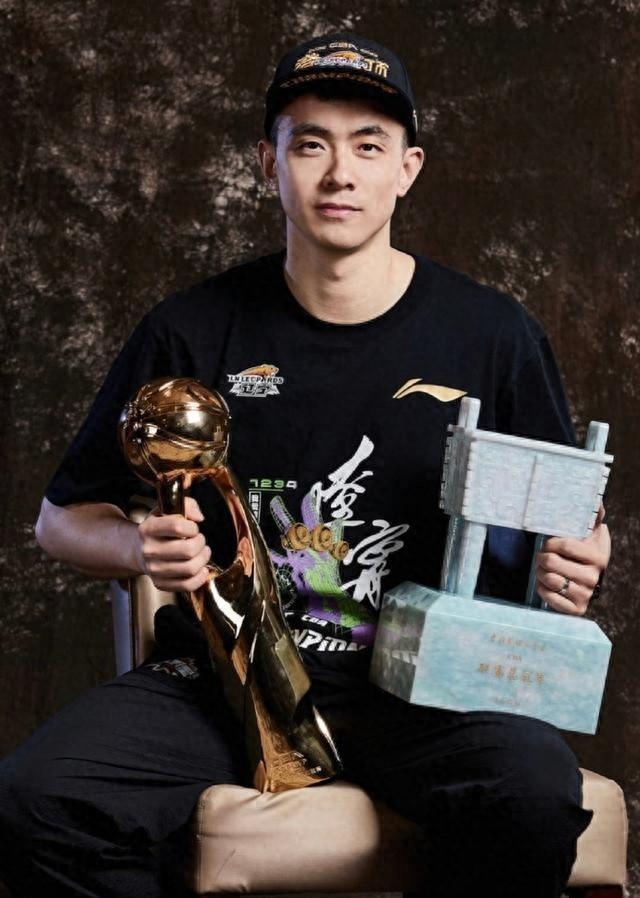 重磅官宣!辽宁男篮两年d类顶薪续约郭艾伦,杨鸣打造全明星阵容