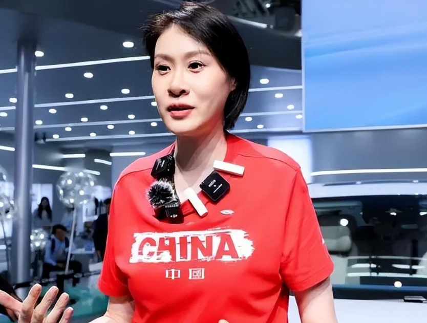 不留情面!赵蕊蕊一针见血指出女排两大短板,点名批评蔡斌爱将