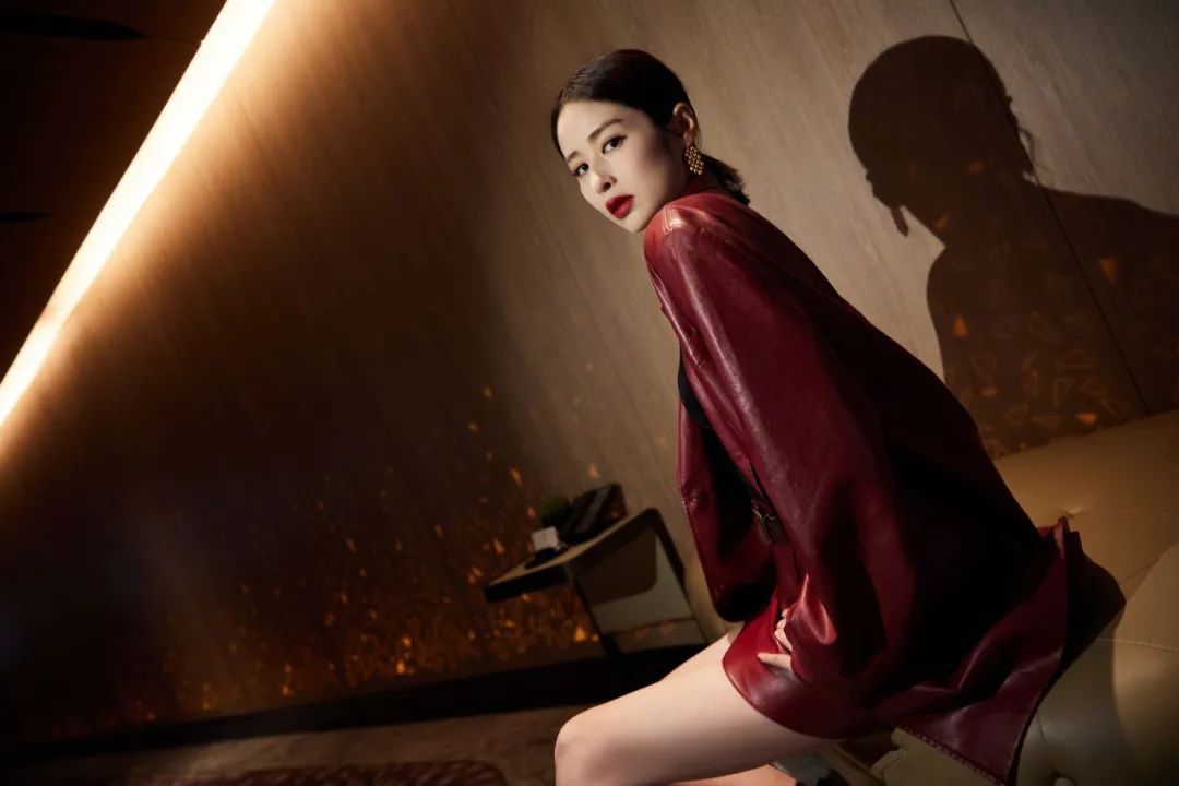 颖儿:皮衣美腿下的高冷气质 御姐范