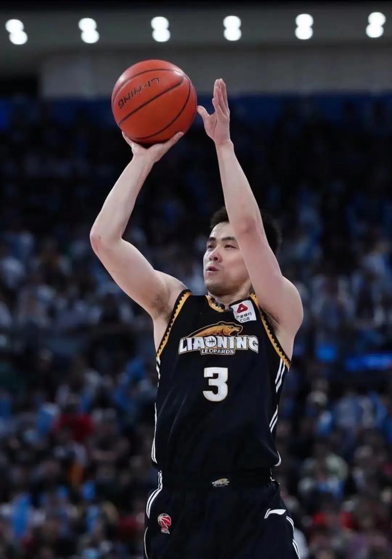 重磅官宣!辽宁男篮两年d类顶薪续约郭艾伦,杨鸣打造全明星阵容