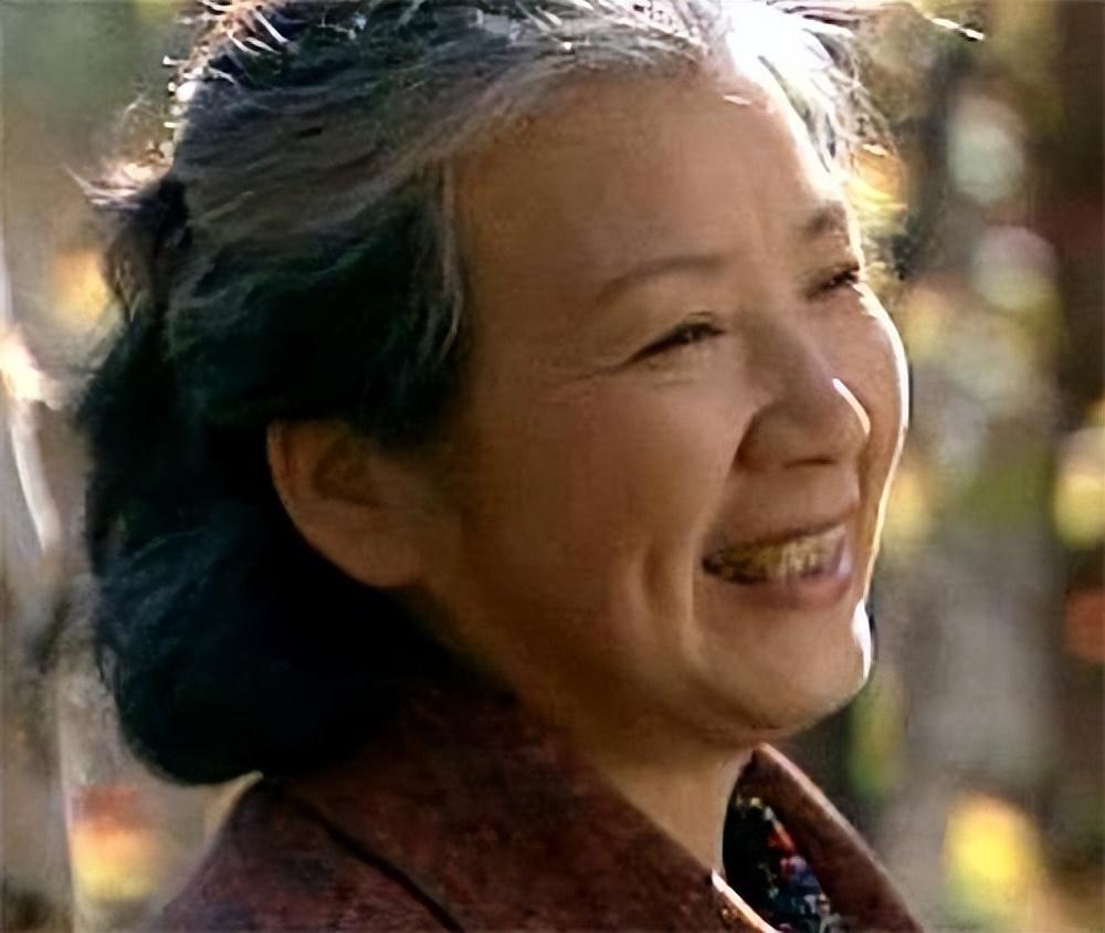 她被称"国民祖母",与演员丈夫56年婚姻有泪,晚年带着遗憾生活