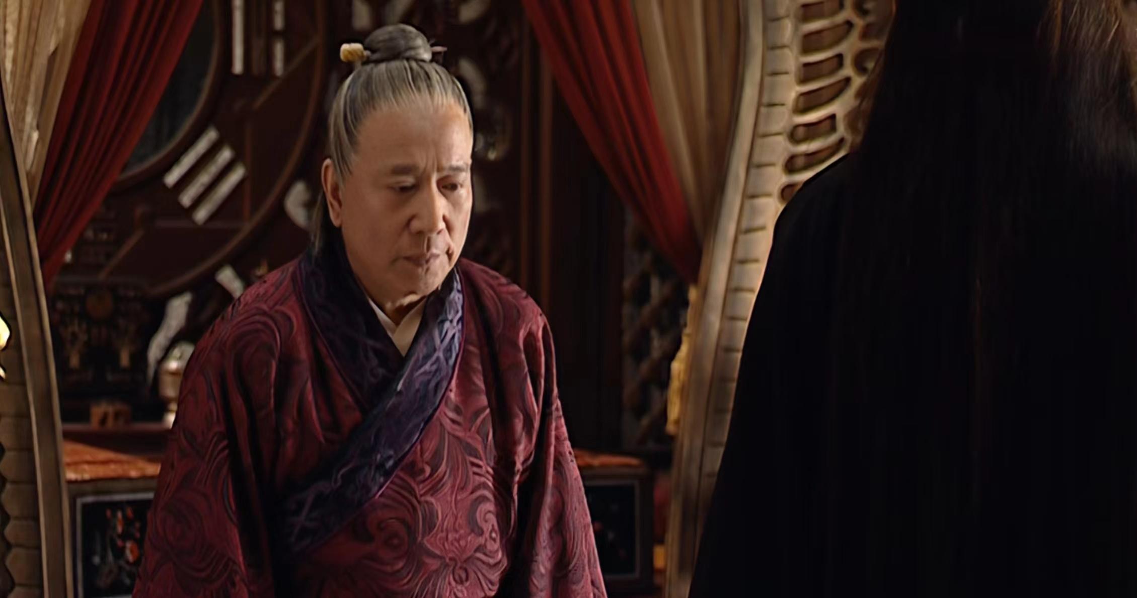 或者更准确的说,陈洪之所以能够成为新任司礼监掌印太监,其实是吕芳亲