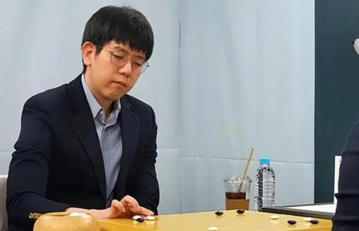 杨鼎新惨败止步20强 申真谞爆冷无缘决赛 辜梓豪不敌黑马