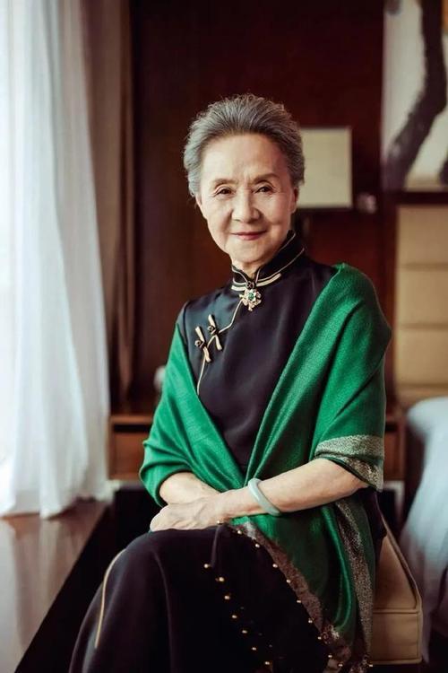 优雅老去的女星我只服这4位:不染白发,不整科技脸,越松弛越美