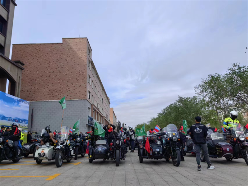 第九届摩托车自驾那达慕活动发车仪式在二连浩特举行
