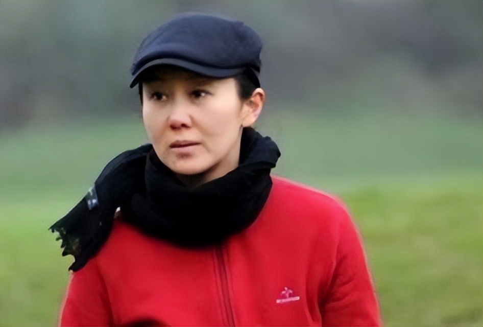 冯小刚前妻张娣:苦熬徐帆七年青春,离婚后依然照顾瘫痪的婆婆