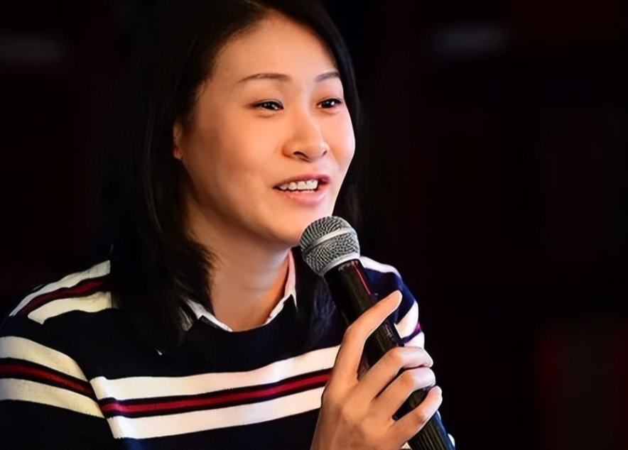 不留情面!赵蕊蕊一针见血指出女排两大短板,点名批评蔡斌爱将