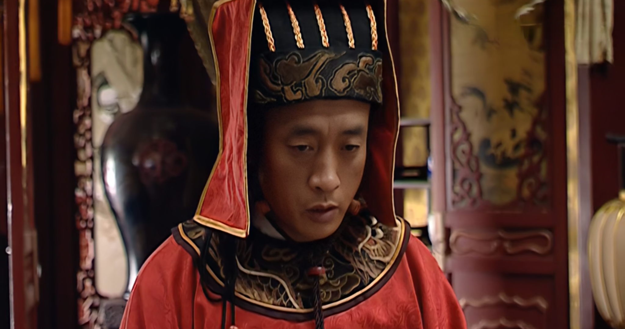 从嘉靖继位起,吕芳便是司礼监掌印大太监,统管内宫十万宫女太监以及二