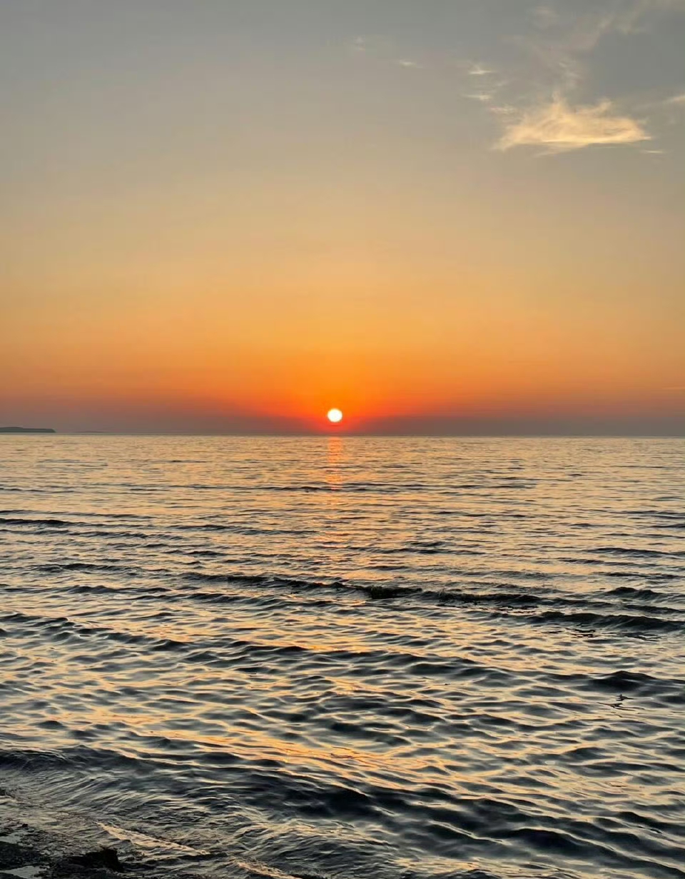 夏家河子海滨浴场 位置:位于大连西边,是观赏日落的绝佳地点