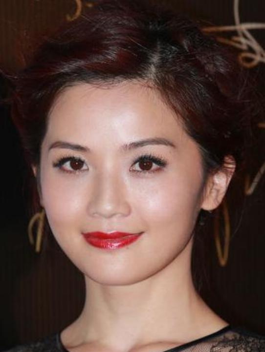 当年,郑中基问女友蔡卓妍:"我们都同居了两年,为什么还不结婚?