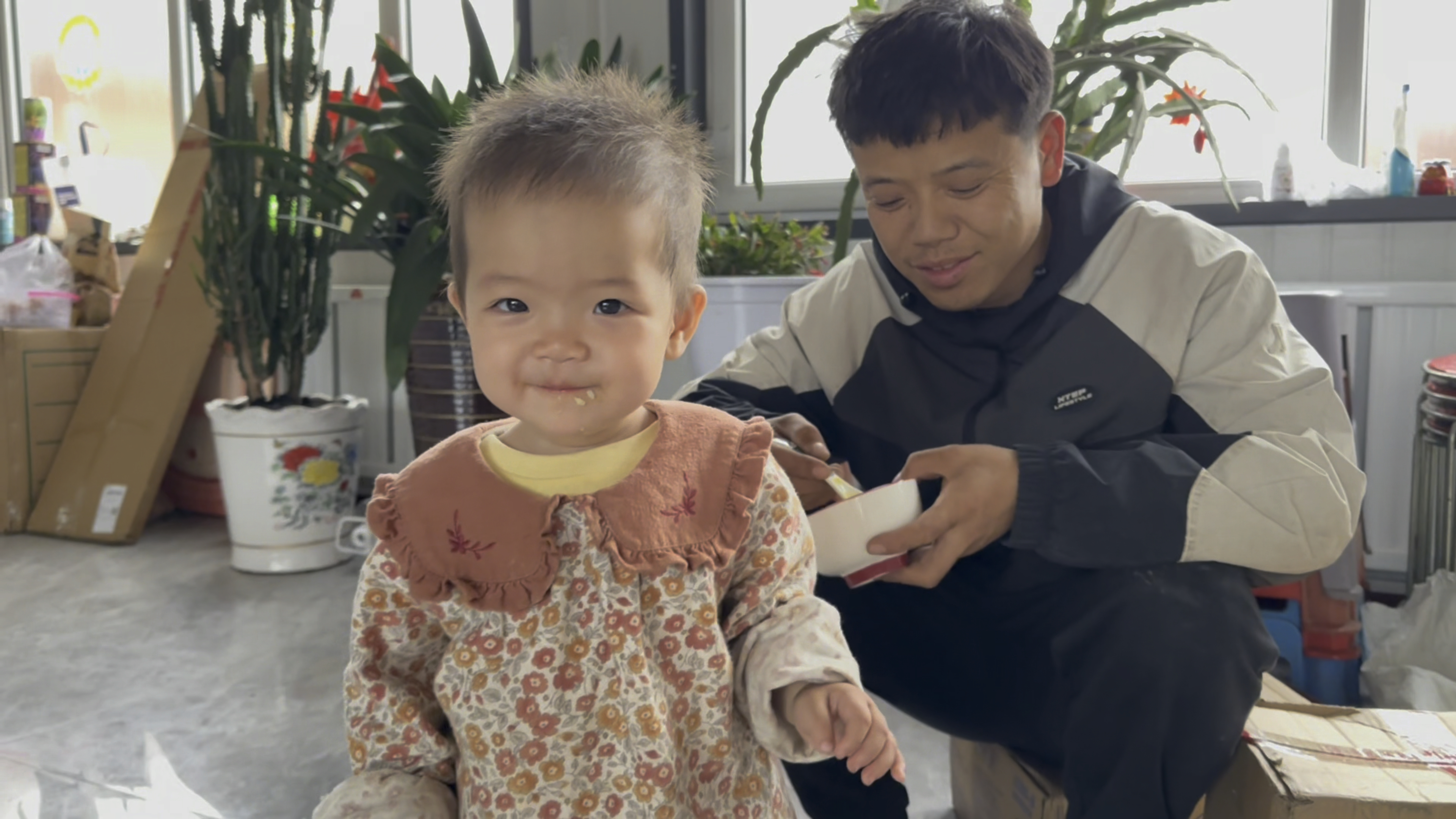 东北老妈烧火做大锅饭,清炖排骨蒸土豆窝瓜,一家人吃的真香