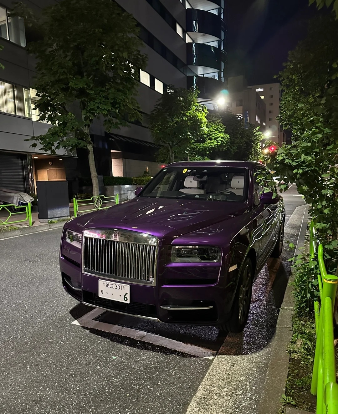 网友在日本东京银座偶遇王思聪座驾这辆劳斯莱斯库里南一直陪伴王