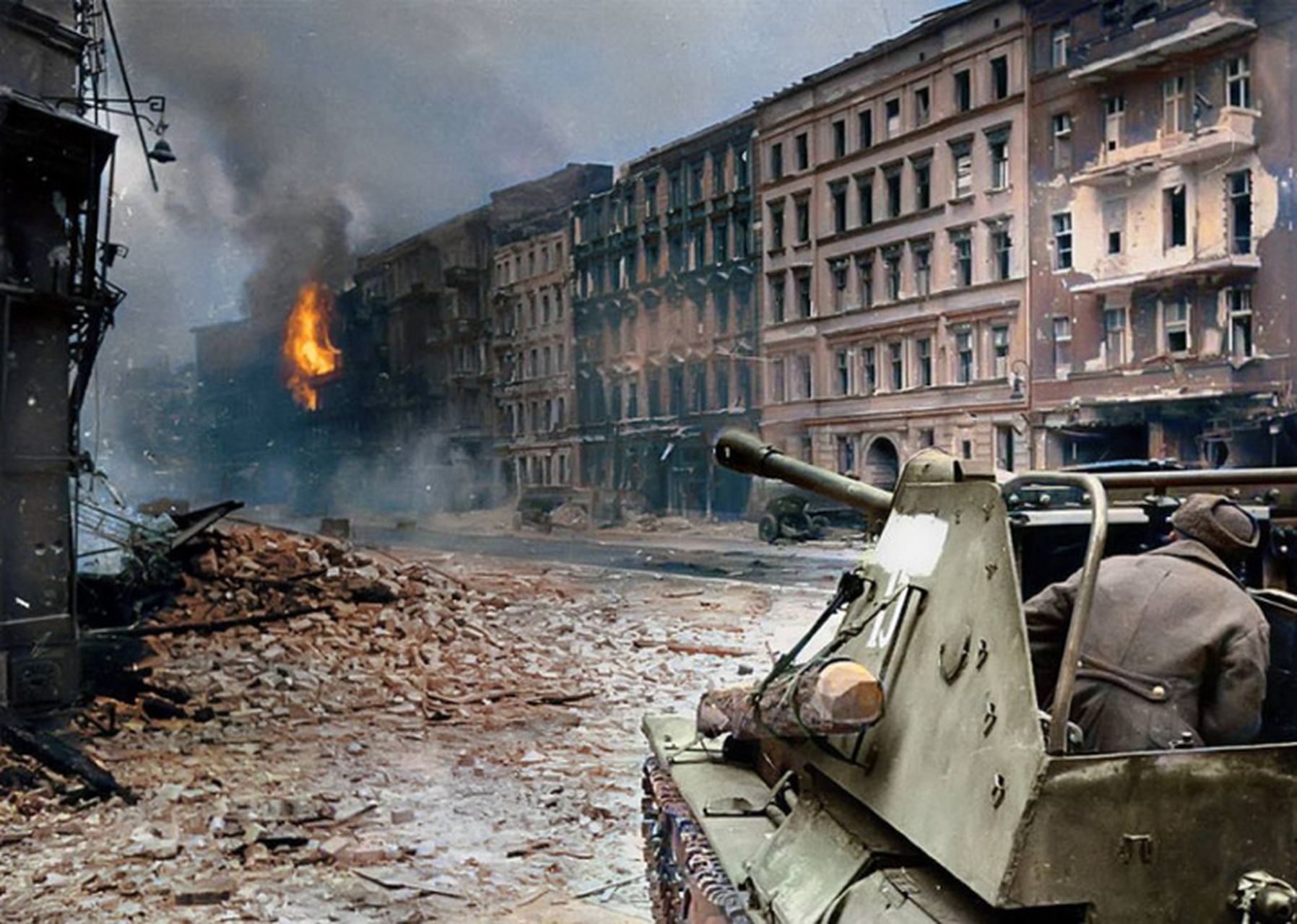 1945年,苏军Т-34 坦克在柏林