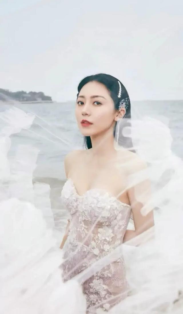 (美女壁纸)黄梦莹:探索她如何用演技征服观众的心!