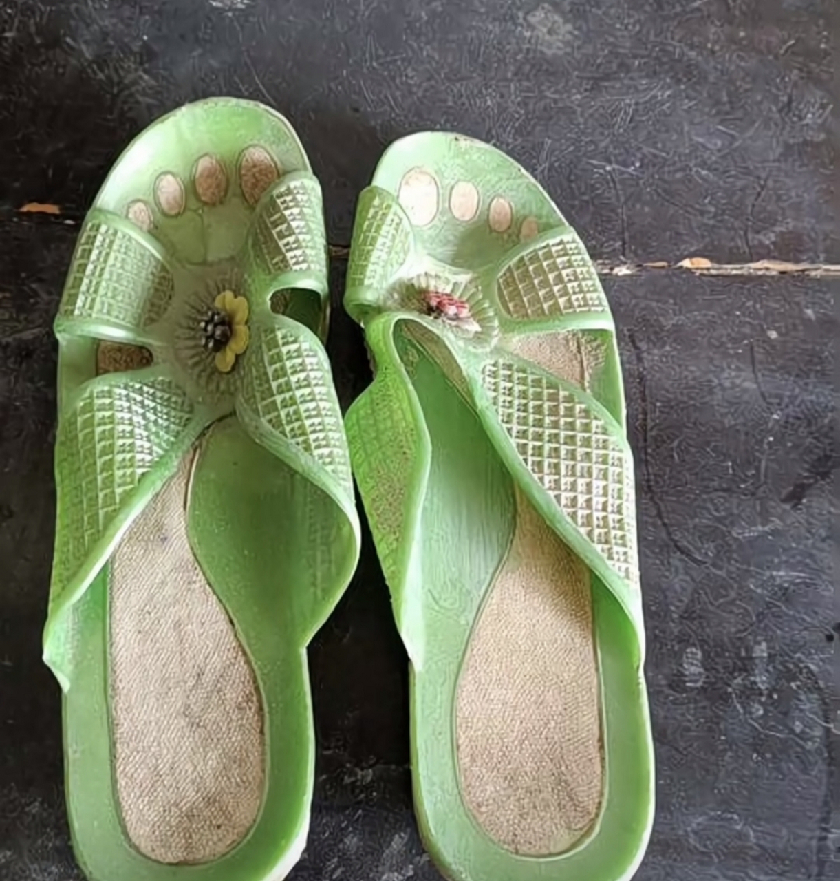 动态连更挑战# 三十年前的老式拖鞋