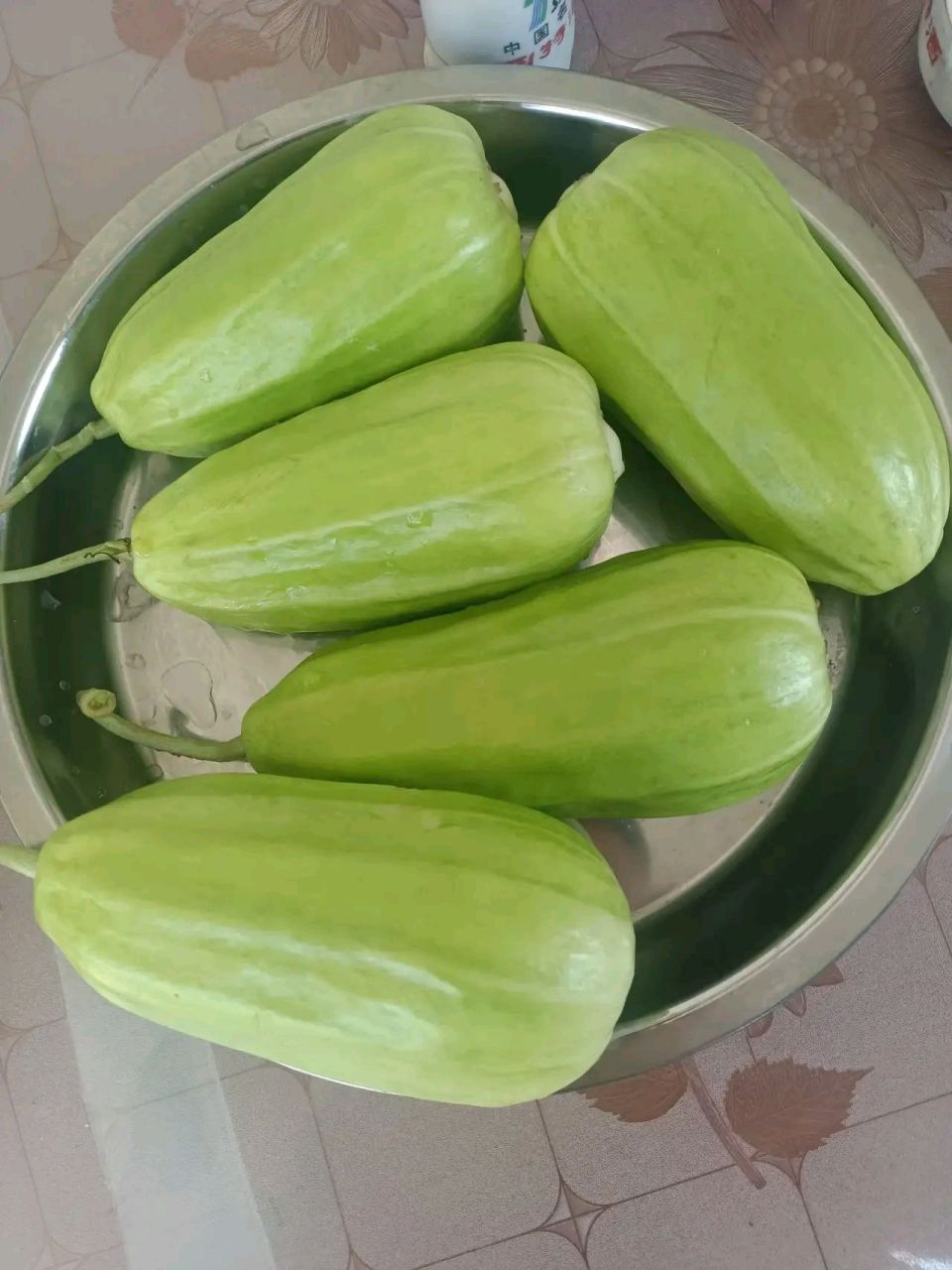 河北人叫它脆瓜,八楞粹,包括菜瓜统称为小瓜,不知道广西跟广东那边