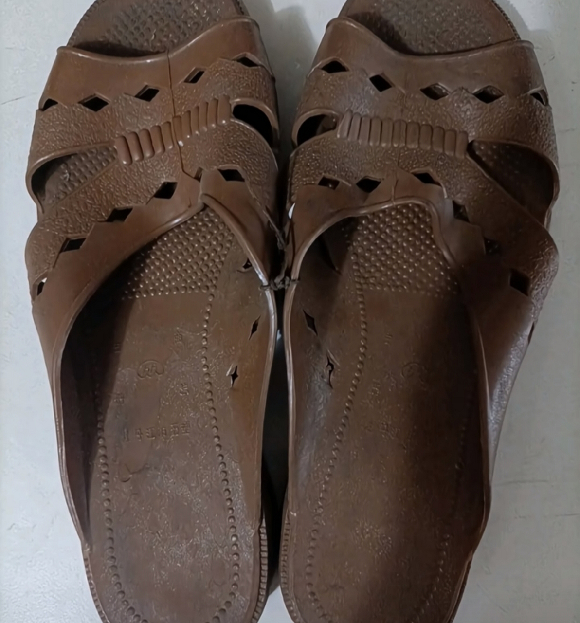 动态连更挑战# 三十年前的老式拖鞋