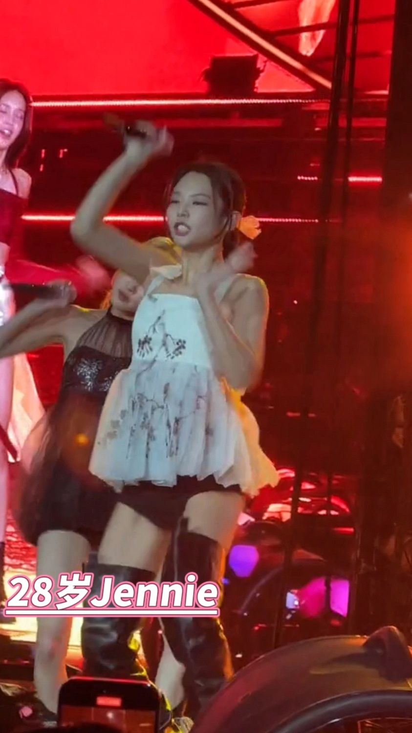 jennie都快跳我脸上来了!好强大的冲击波啊!