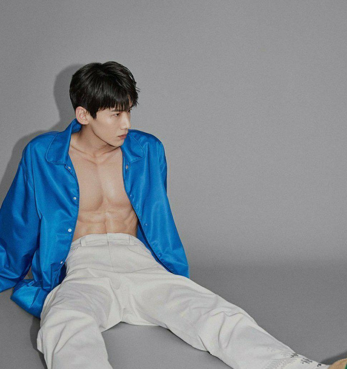 白敬亭肌肉线条