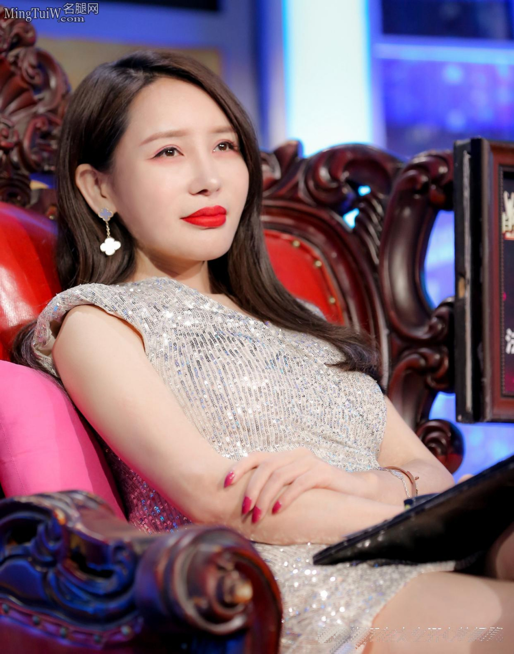 贺冬冬超短裙魅力