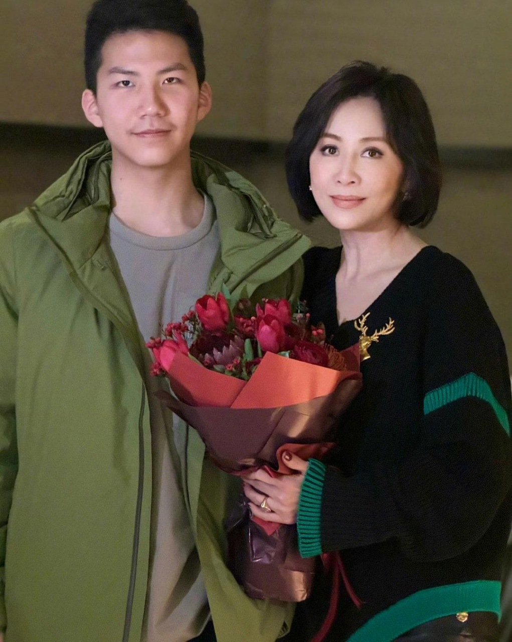 刘嘉玲康康同框合照