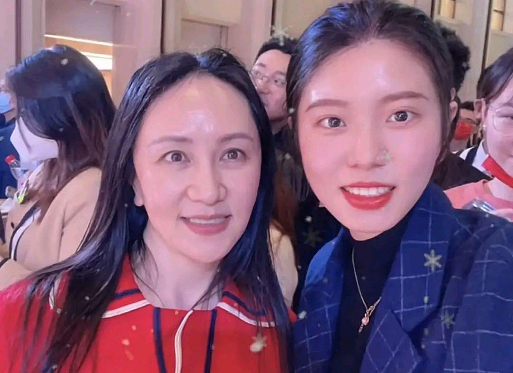 孟晚舟与网红合影